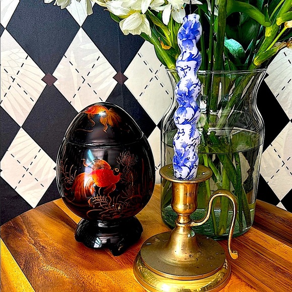 Vintage Asian Black Lacquerware Egg-Shaped Box + Lid|Glossy, Sculptural, Elegant - Picture 8 of 14